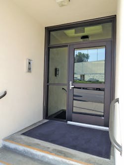 Scenario 1. Street entrance to mental health center Scenario 1. Street entrance to mental health center