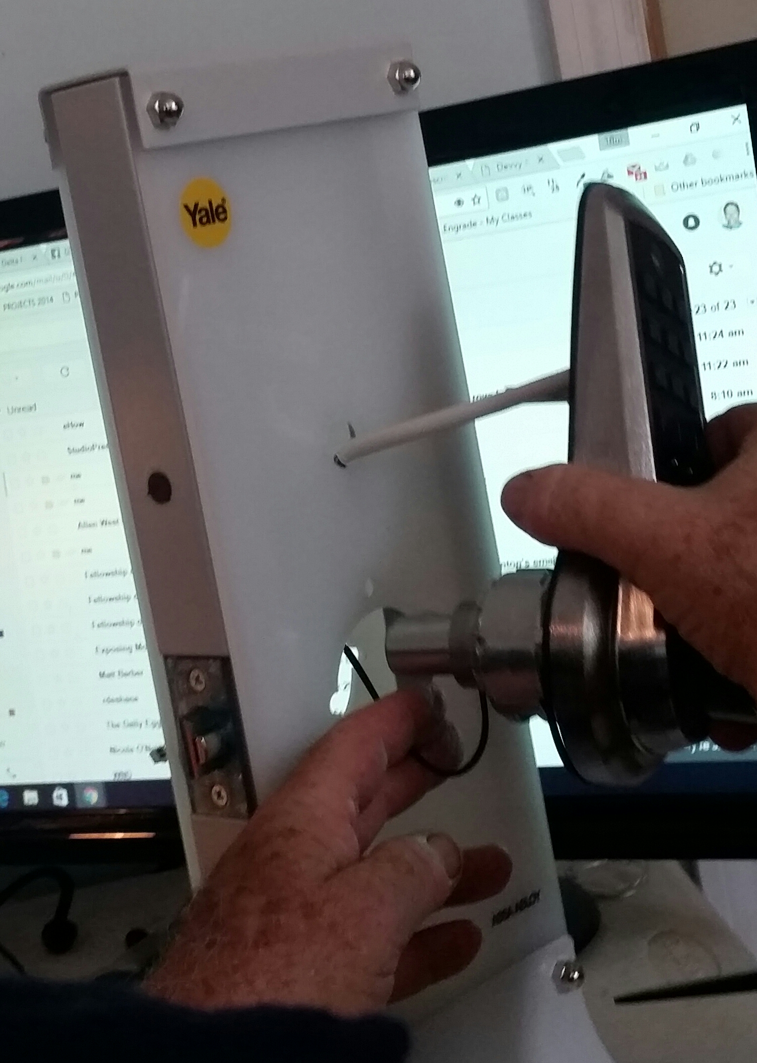 Mounting the NexTouch