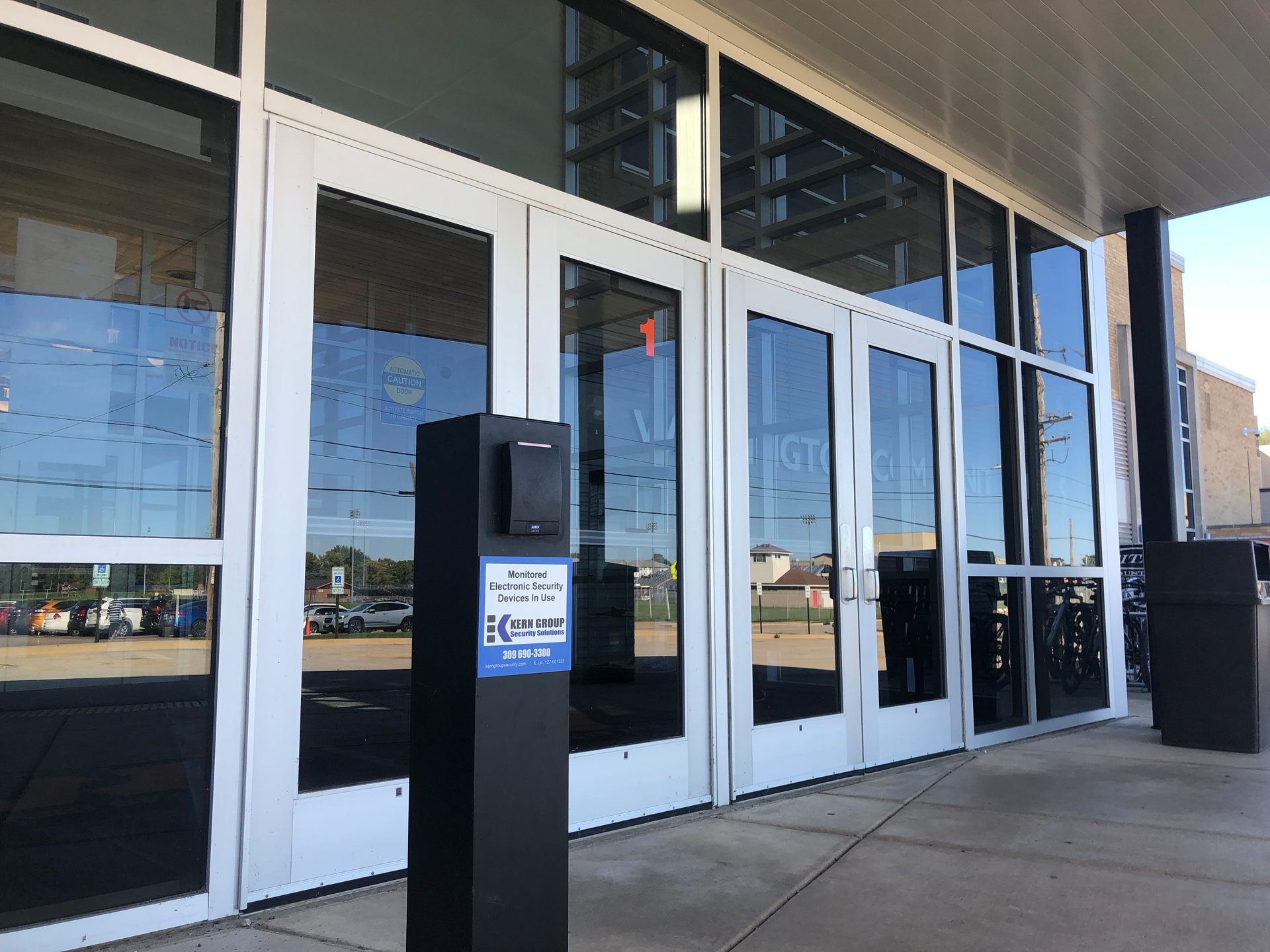 A communication system at the main entrance enables visitors to reach tenants for access.