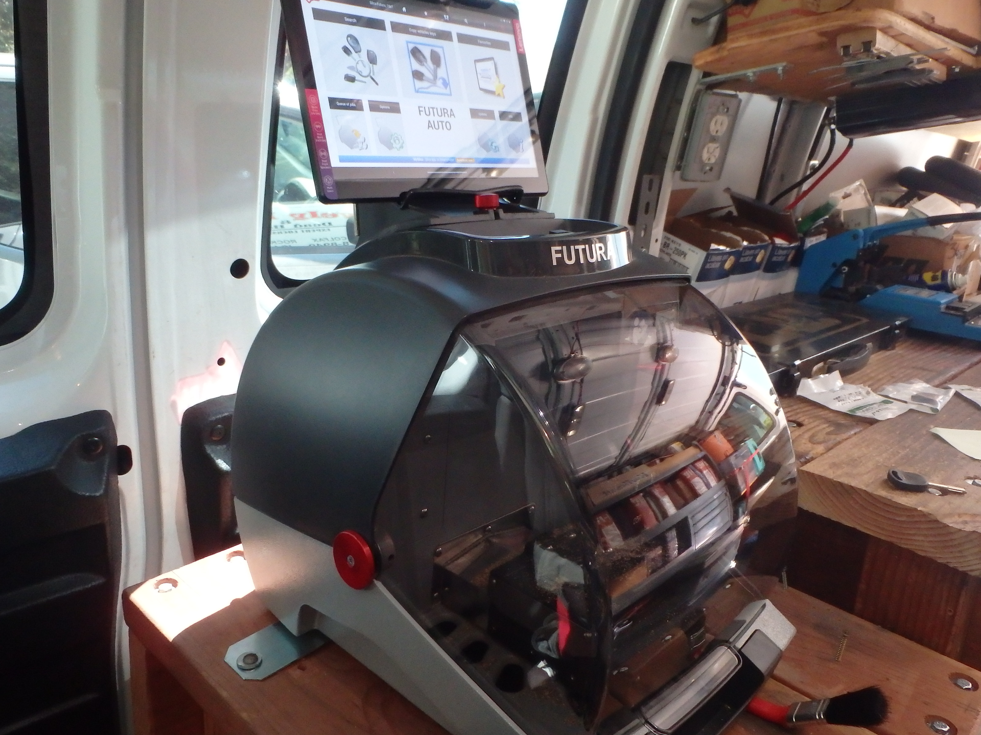 The Futura Auto with the Lenovo tablet mounted on top