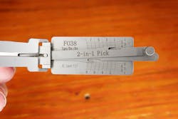 Image 4: A closeup of the decoding scale on the main body of the pick Image 4: A closeup of the decoding scale on the main body of the pick