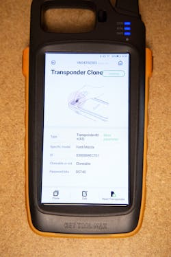Image 11: Reading the transponder delivers important information.