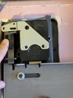 Image 2: The lock from the back side with the relocking plate and relocker. Take note of the position. Image 2: The lock from the back side with the relocking plate and relocker. Take note of the position.