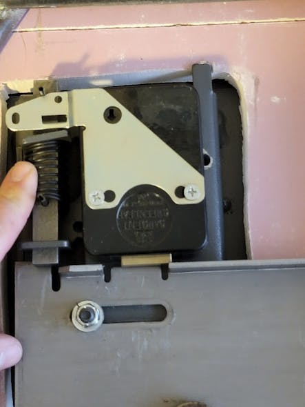 Image 2: The lock from the back side with the relocking plate and relocker. Take note of the position.
