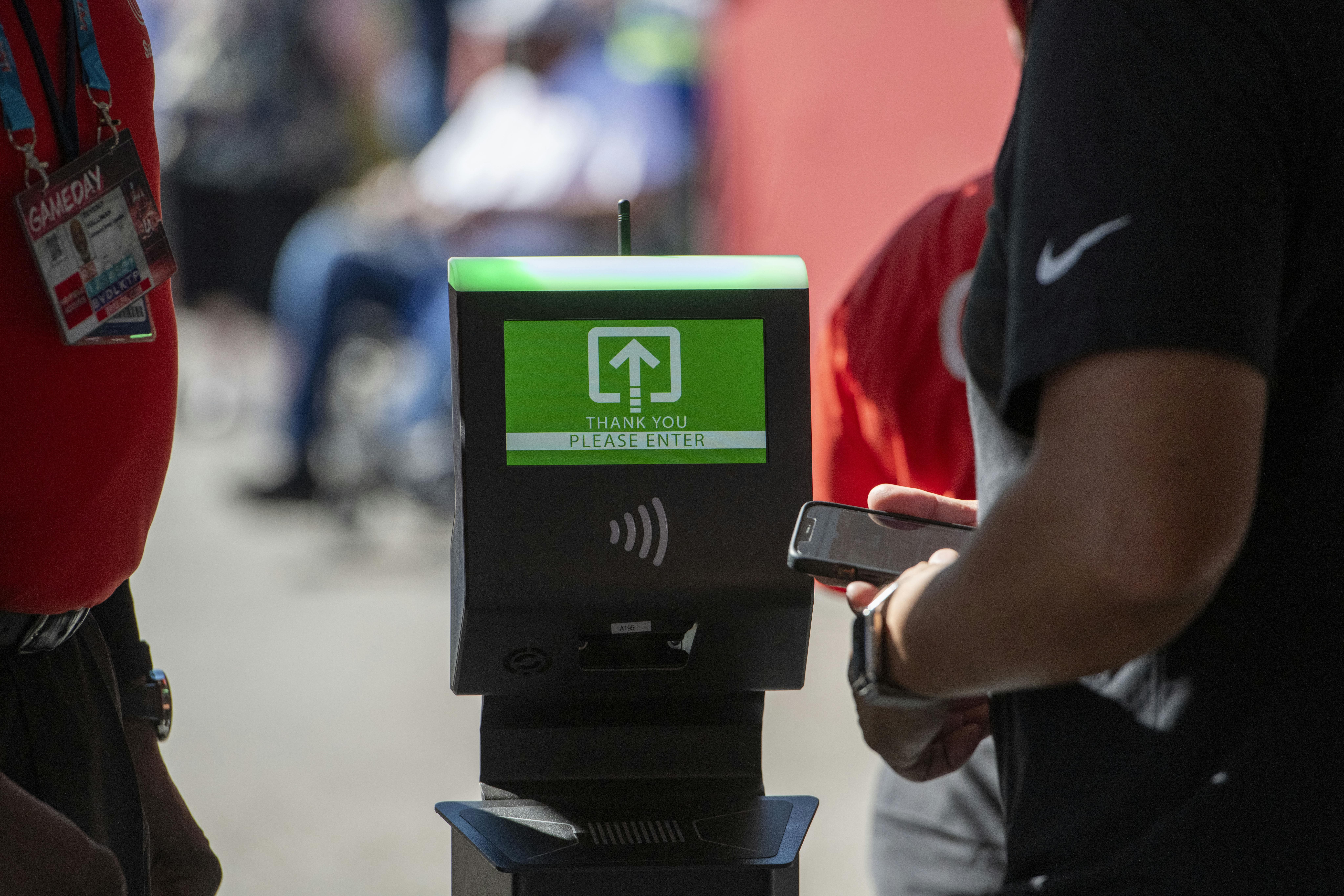 6734cccaeba8b55f17b82374 Alvarado Ultraq Pedestal Photo