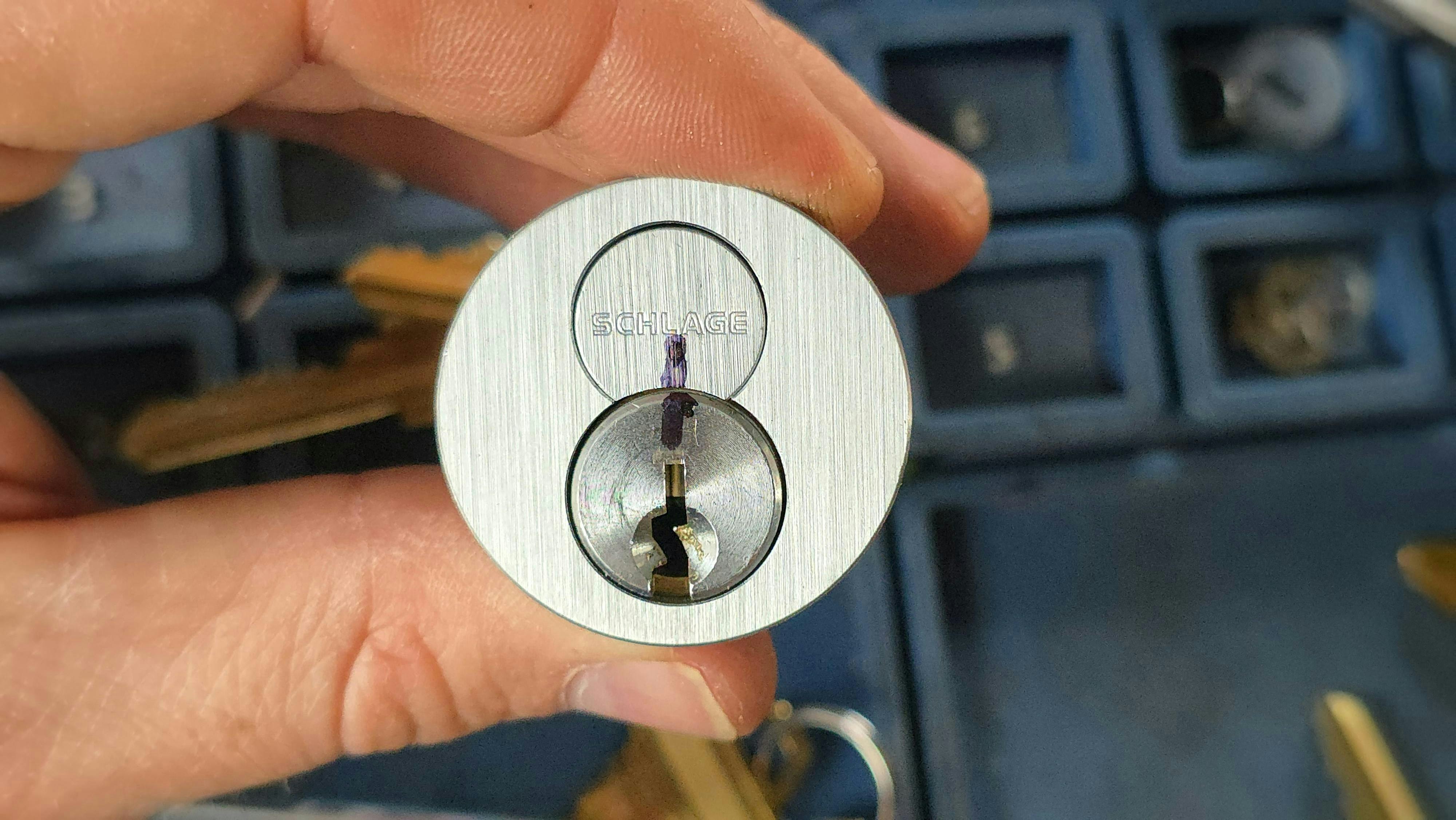 Schlage LFIC, identified by figure 8, snowman shape