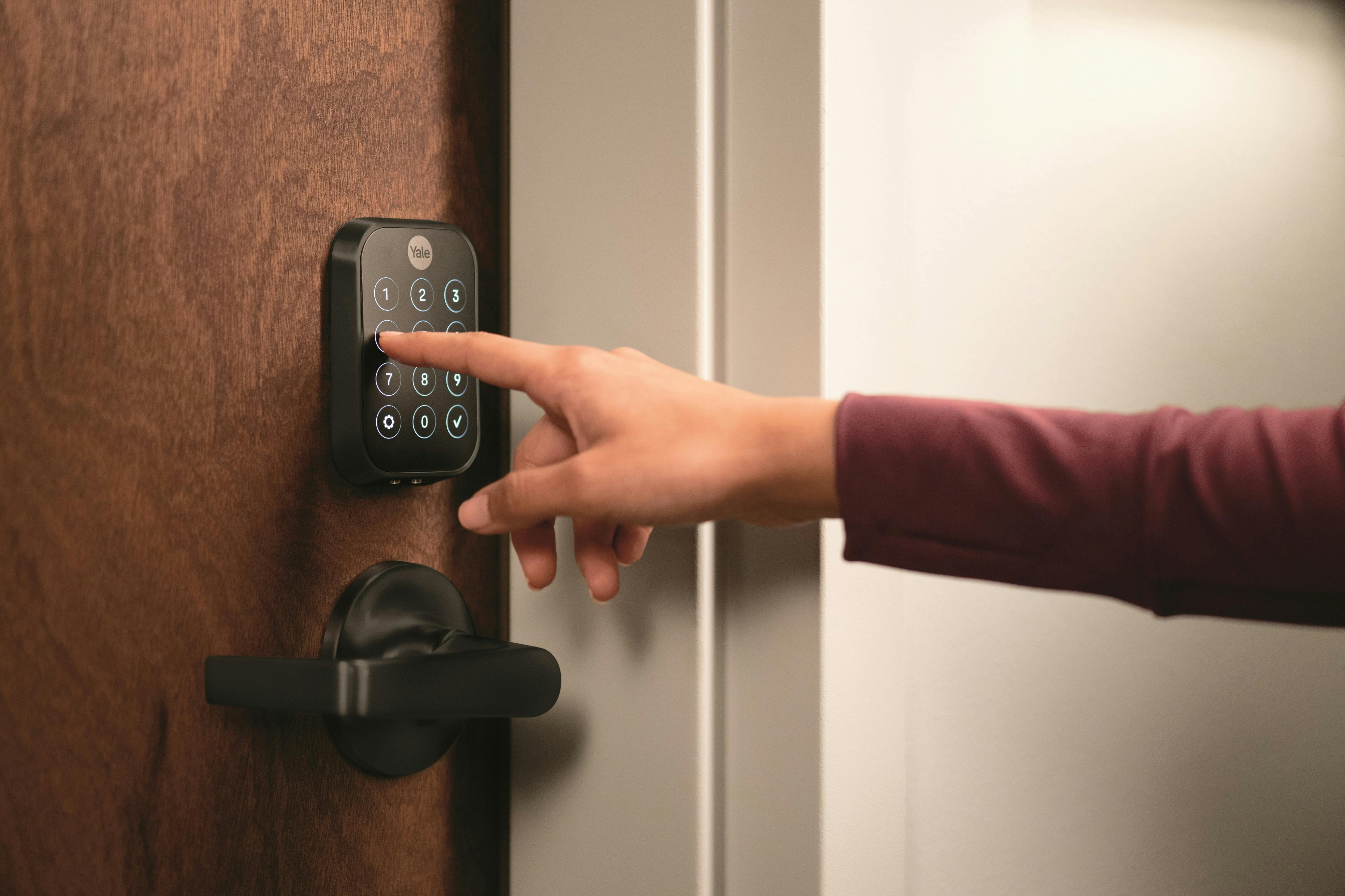 ymc654blebsp_ya_ls_exteriortalentkeypad_01_cmyk