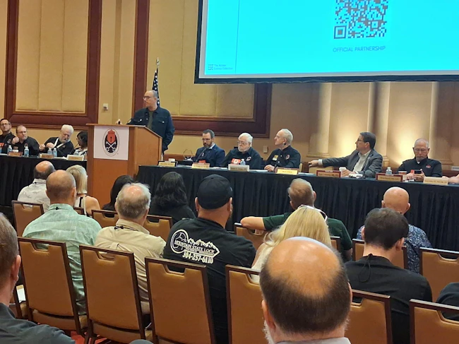 Lee Odess addresses the ALOA membership