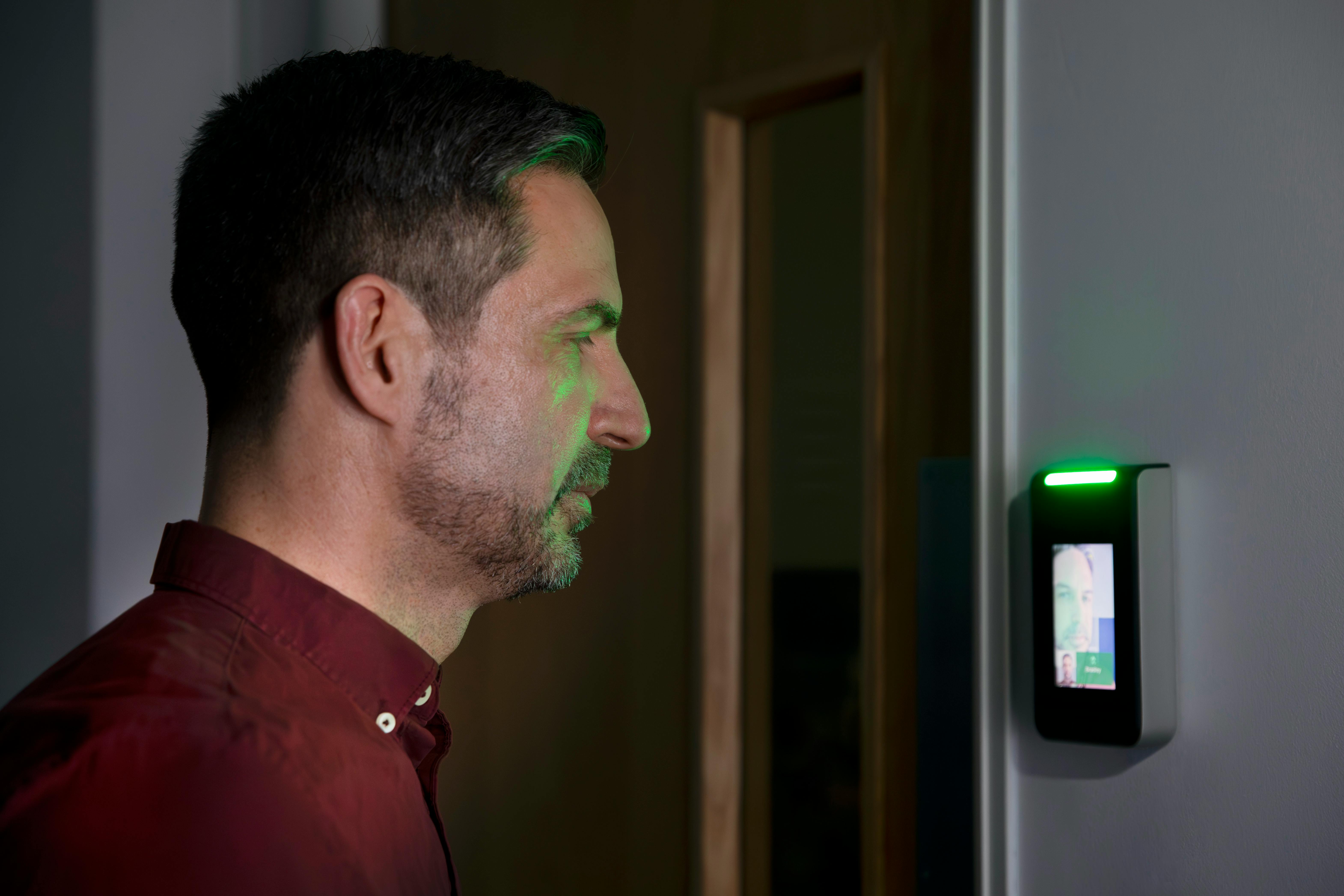HID Amico: facial recognition at the door